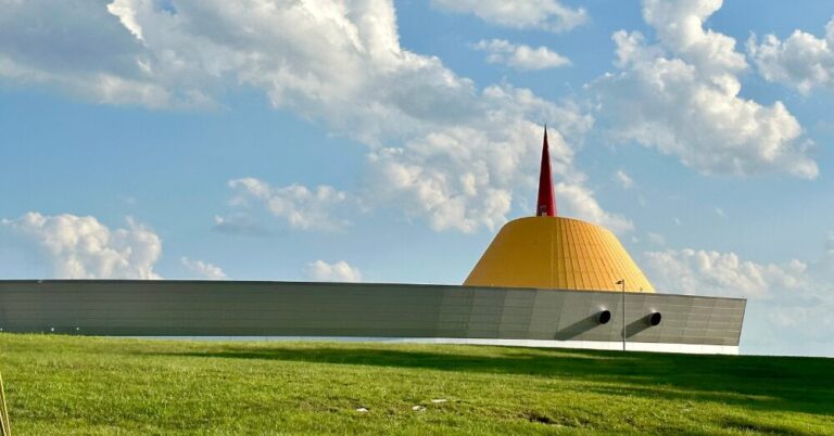 How a Sinkhole Turned Bowling Green, KY, Into a Corvette Pilgrimage Site